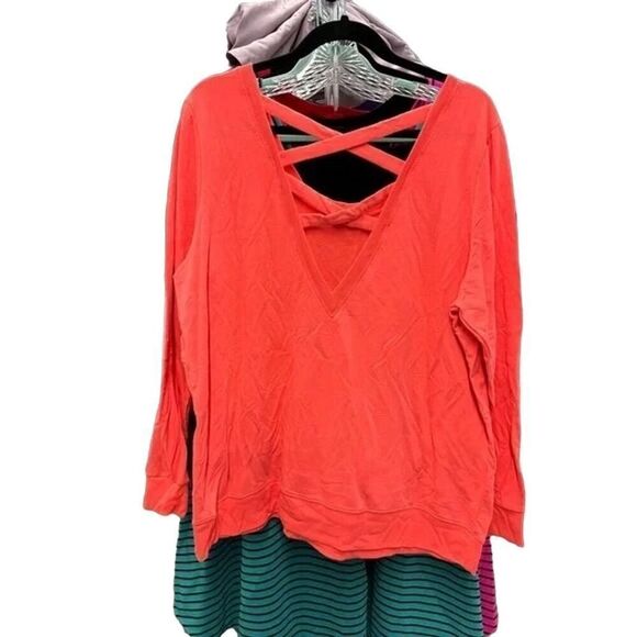 Torrid Active Women's Long Sleeve V-Neck Top Coral Size 2X - Picture 3 of 3